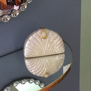 Beautiful vintage clamshell purse